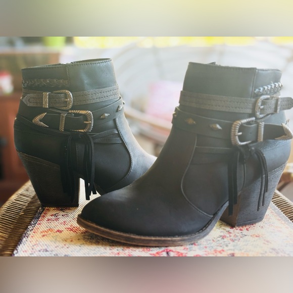 Moto cowgirl belted ankle boots - Picture 12 of 12